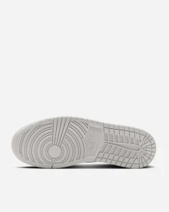 NIKE Retail B.V. Air Jordan 1 Retro Low 'Metallic Silver'< Air Jordan