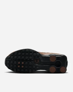 NIKE Retail B.V. Shox R4< Nike Shox